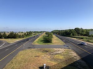 2021-05-27 08 32 25 View north along New Jersey State Route 444 (Garden State Parkway) from the overpass for U.S. Route 9 (New Road) in Somers Point, Atlantic County, New Jersey