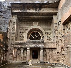 Ajanta, grotta 19, chaitya del V secolo dc. , esterno 04,0
