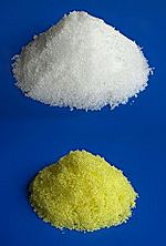 Aluminium-trichloride-hexahydrate-white-and-yellow.jpg