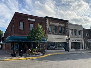 Bemidji, Minnesota-05-Businesses on Beltrami Avenue