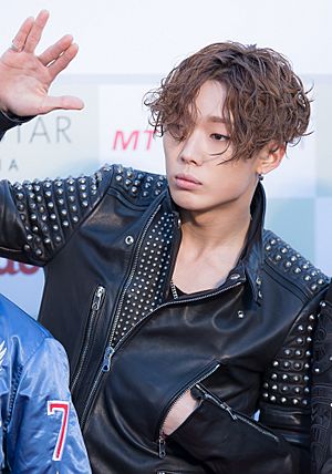 Bobby - 2016 Gaon Chart K-pop Awards red carpet