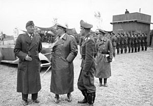 Bundesarchiv Bild 101I-343-0674-16, Bruno Loerzer, Hermann Göring, Adolf Galland