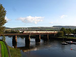 Dumbarton River Leven rail bridge 334018 334034.jpg