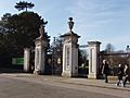 Elizabeth Gate, Kew Gardens - geograph.org.uk - 362289.jpg