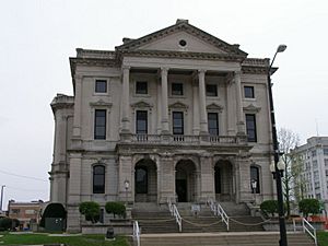 Grant County Courthouse in Marion