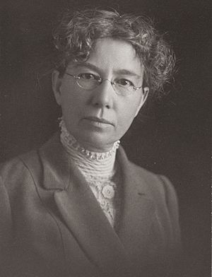 Mary Gilmore 1916.jpg