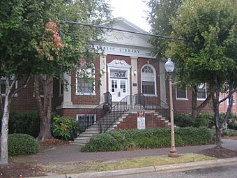 Newport News Public Library (Front Left).JPG
