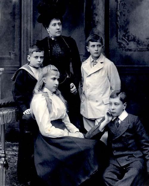 Princess Beatrice with children