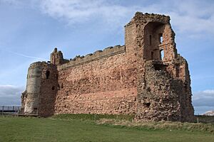 Tantallon Castle - geograph.org.uk - 1803318