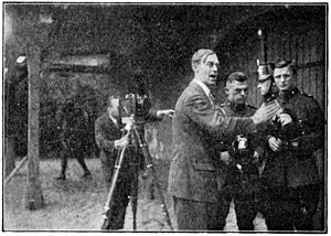 Walter Ruttman bij opname der Berlijn-Film, 1928.jpg