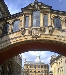 Bridge of sighs oxford towards catte street (cropped)
