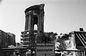 Bundesarchiv B 145 Bild-F088675-0031, Dresden, Ruine der Frauenkirche