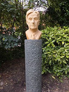 Bust of Ralph Vaughan Williams in Chelsea Embankment Gardens (geograph 3010690)