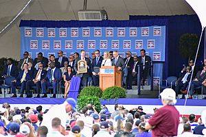 Edgar Martínez presented with Baseball Hall of Fame plaque July 2019