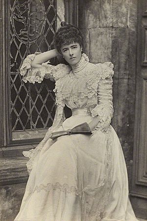 Georgina Ward, Countess of Dudley, 1902