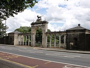 Grand Entrance to Syon House - panoramio
