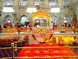 Interior-view-Gurudwara-Sis-Ganj-Sahib-Night-View