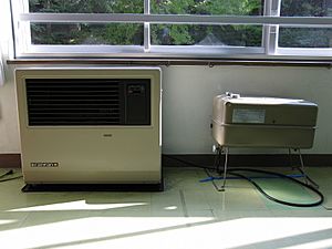 Japanese kerosene heater with tank