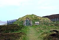 Knowe of Yarso Chambered Cairn 20110525 lvls