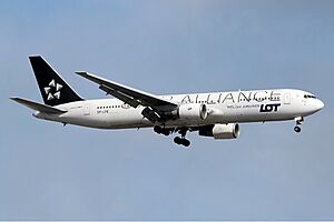 LOT Boeing 767-300ER Iwelumo-1