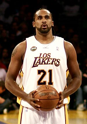 Ronny-Turiaf 03-23-08 (cropped)