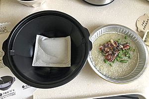 Self-heating claypot rice before heating (20200404134232)