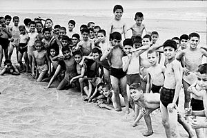 Soupe-populaire-colonie-urbaine-1955