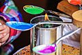 Urządzenie podgrzewające kolorowy wosk do malowania pisanek - detal