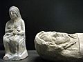 WLANL - andrevanb - terracotta etruskisch beeld van ingebakerde baby (2)