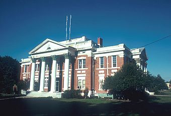 Wheeler County Georgia Courthouse.jpg