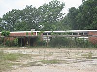 Abandoned school, Pioneer, LA IMG 7345
