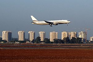Boeing 767-300 P4-MES landing at Ben-Gurion Airport in 2007