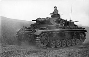 Bundesarchiv Bild 101I-185-0137-14A, Jugoslawien, Panzer III in Fahrt