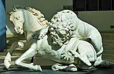 Capitolini Cons - Esedra il leone che azzanna il cavallo P1020495 (cropped)