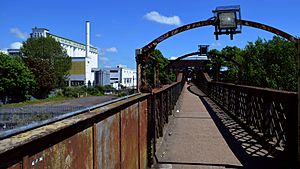 Cmglee Welwyn Garden City factory bridge