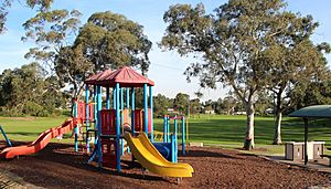Dundas Park Playground 2014 04 21