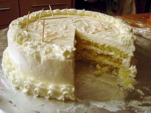 Génoise cake with buttercream frosting