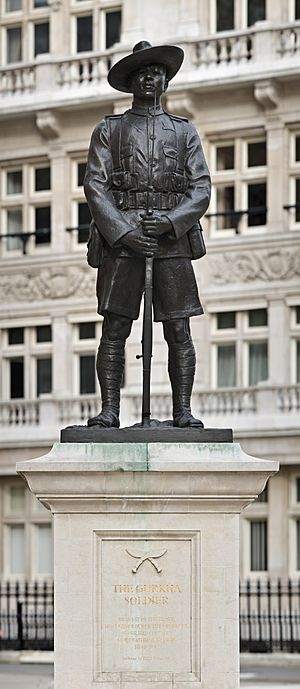 Gurkha Soldier Monument, London - April 2008.jpg
