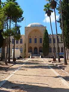 P1190557 - בית הטכניון ההיסטורי - החצר