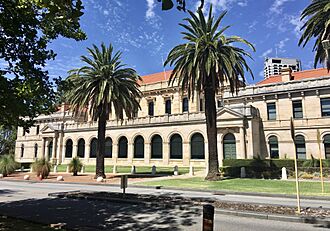 Picture of Parliament House.