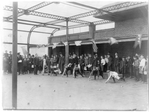 Potato race on roof of Public School 44, New York City LCCN2016652411