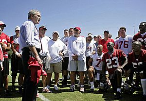 President George W. Bush talks with members of the Tampa Bay Buccaneers