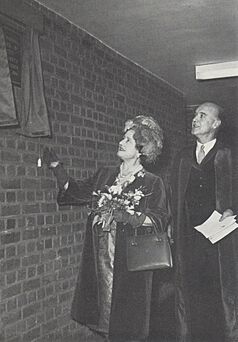 Queen Mother and Dr Jones