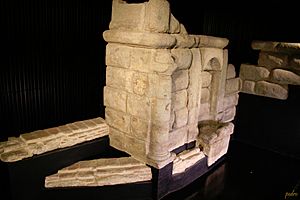 Restos Arqueologicos Caños del Peral (3) (11982713793)