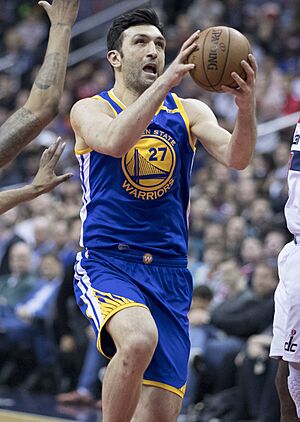 Zaza Pachulia driving to basket (cropped) (cropped).jpg