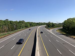 2021-05-27 09 52 54 View north along New Jersey State Route 444 (Garden State Parkway) from the overpass for U.S. Route 9 (New York Road) in Bass River Township, Burlington County, New Jersey