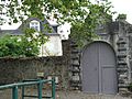 Agnos (Pyr-Atl, Fr) Porte d'accès et aperçu du château
