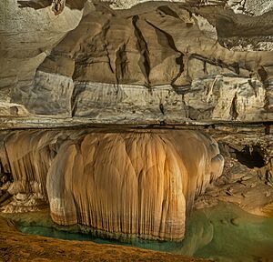 Blanchard Springs Giant Flowstone