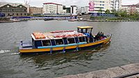 Bristol Harbour Ferry leaving The Cottage landing stage - geograph.org.uk - 1599169.jpg