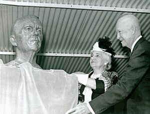 Eisenhower Unveils Marshall Bust - GPN-2000-000059